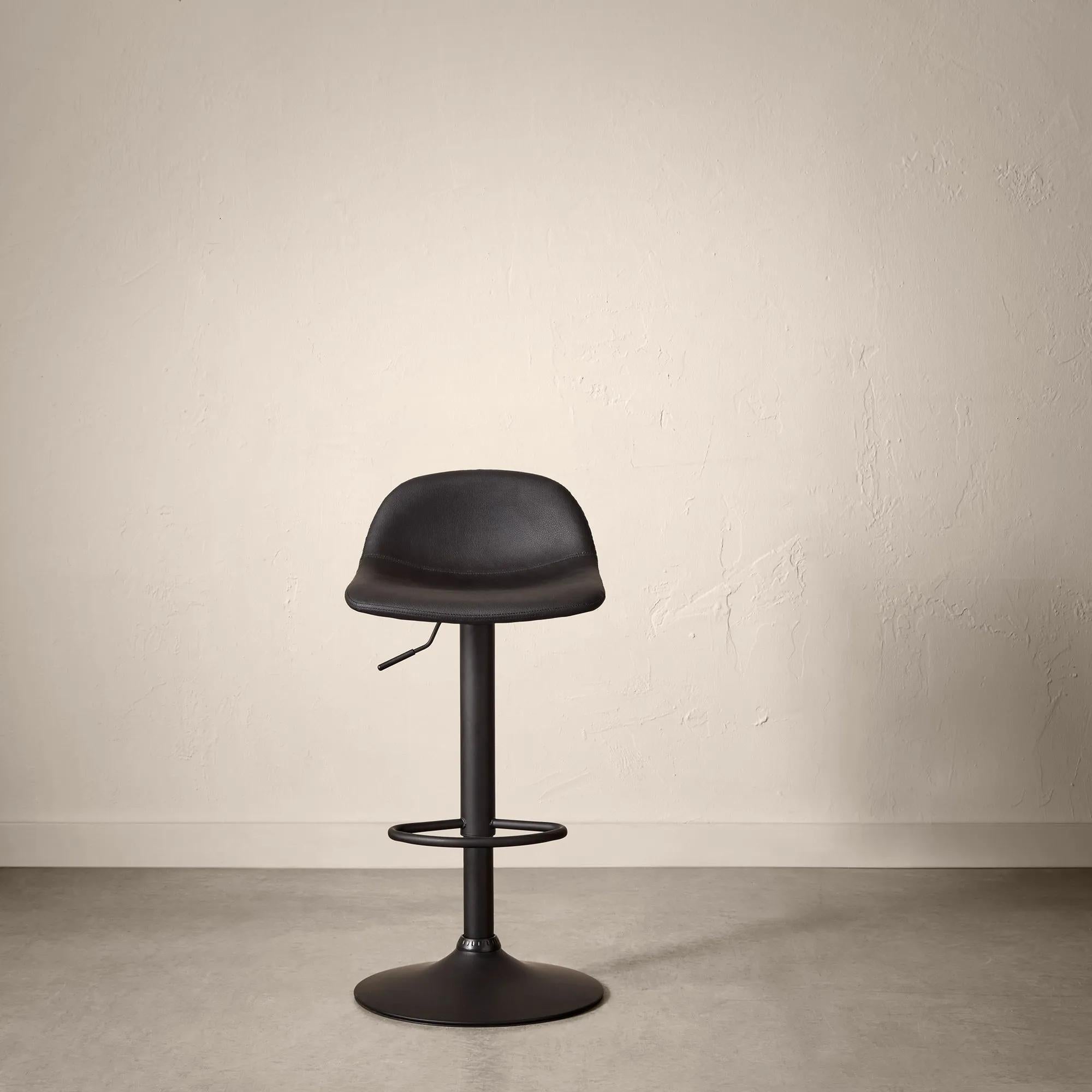 Adjustable barstool in faux leather and metal